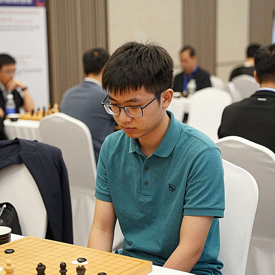Nước 5.e5 trong Italian Game: vũ khí đẹp của kỳ thủ phong trào và khoảng trống dữ liệu phía sau nó